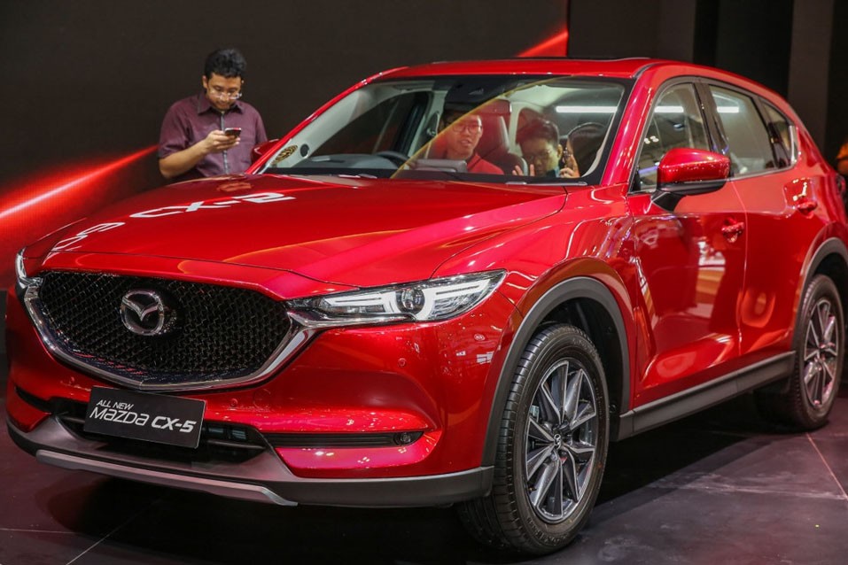 Dù chưa chính thức ra mắt tại Malaysia, tuy nhiên mẫu  xe Mazda CX-5 2017 đã được hãng công bố bảng giá kèm theo từng phiên bản khác nhau.